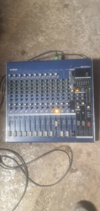 Mesa de mezclas Yamaha MG16/6FX