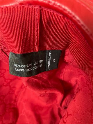 Cappello in vera pelle rosso