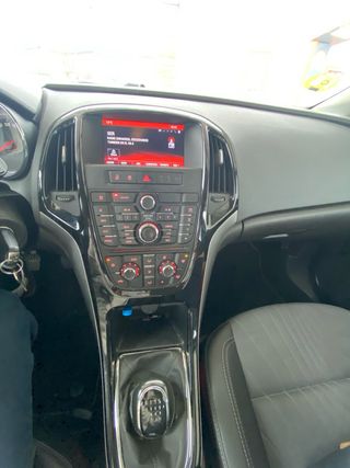 Opel Astra del 2015 + bola enganche