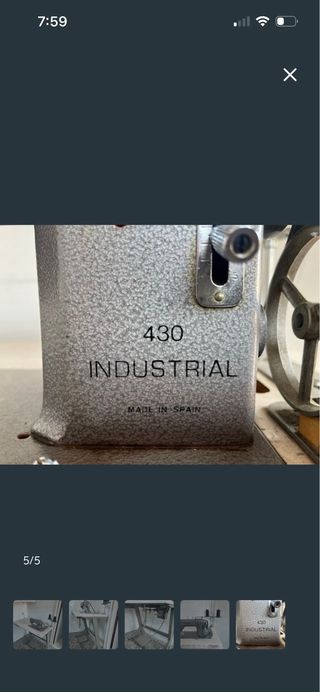 Máquina de coser industrial con mesa