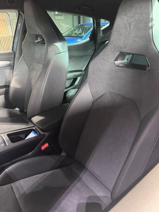 CUPRA Leon Beyond Familiar