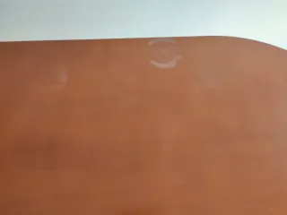 Mesa de salón de madera