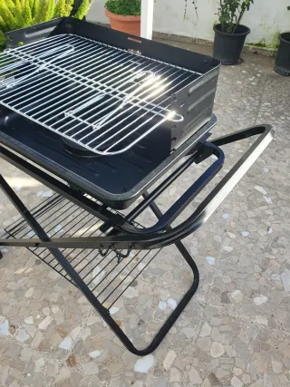 Barbacoa metálica negra