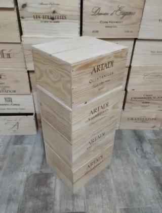 4 Cajas de madera robustas con tapa.