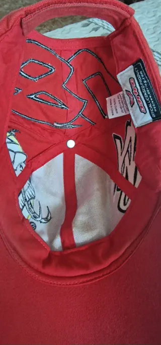Gorra Daring Roja con Dibujo de Mamut