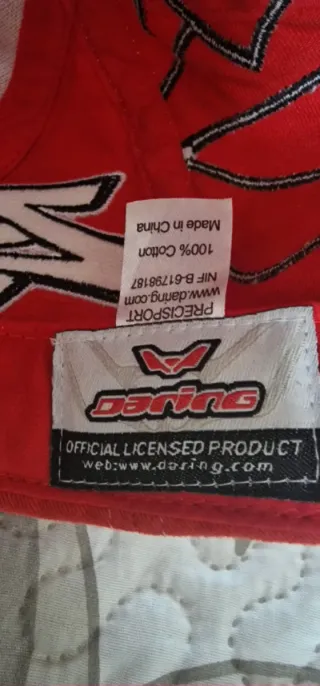 Gorra Daring Roja con Dibujo de Mamut