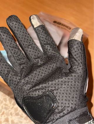 Guantes de moto negros y grises