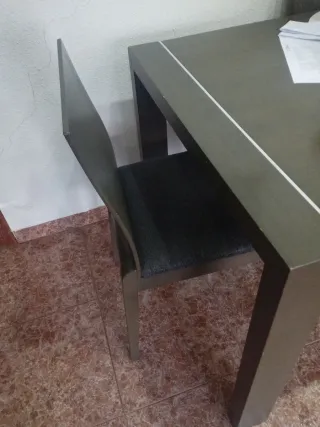 Mesa y 4 Sillas Comedor