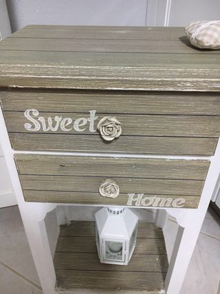Comodino shabby chic con cassetti