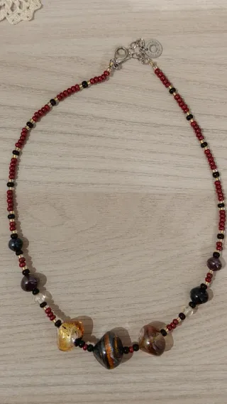 Collana con perle colorate