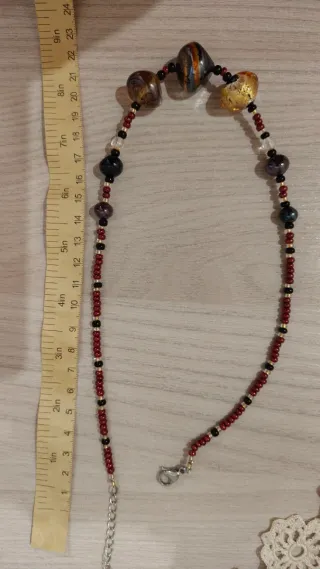 Collana con perle colorate