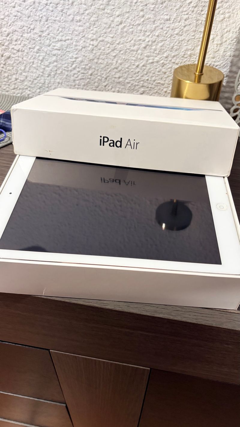 iPad Air WiFi 16GB Plata. Año 2013. Ya no actualiz
