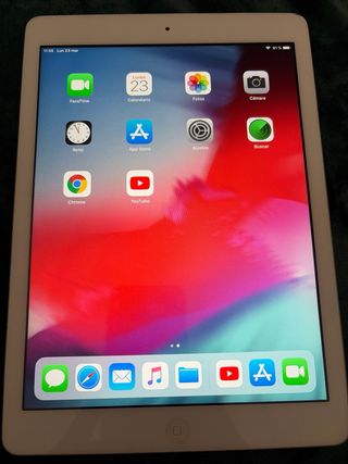 iPad Air WiFi 16GB Plata. Año 2013.