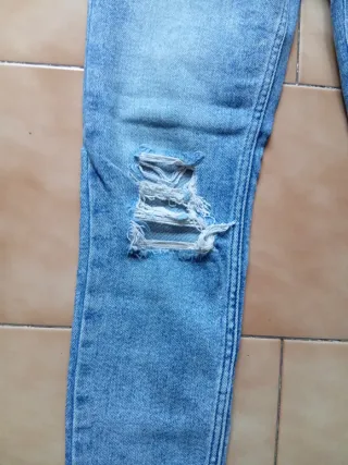 Pantalón vaquero pitillo talla 34 Bershka