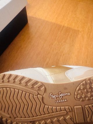 Zapatillas Pepe Jeans Blancas y Doradas