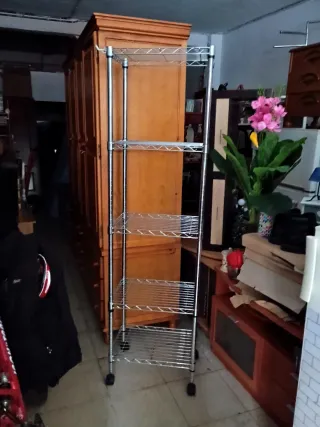 Estantería Cromada con Ruedas