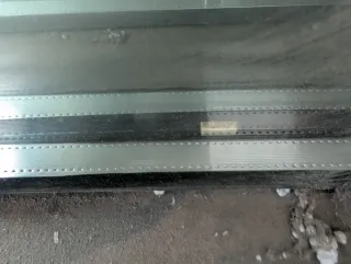 Ventana PVC bicolor nueva con guías de persiana