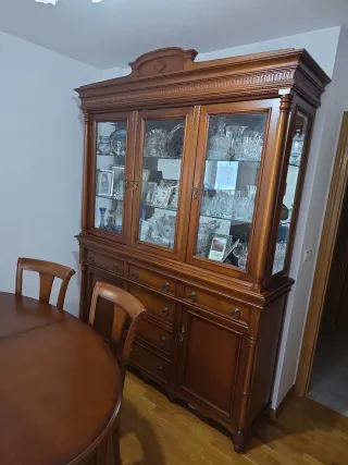 Mesa comedor madera 6 sillas y aparador