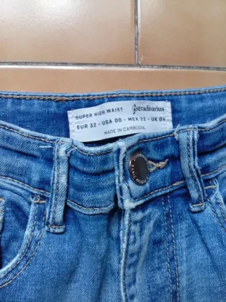 Pantalón vaquero talla 32 Stradivarius