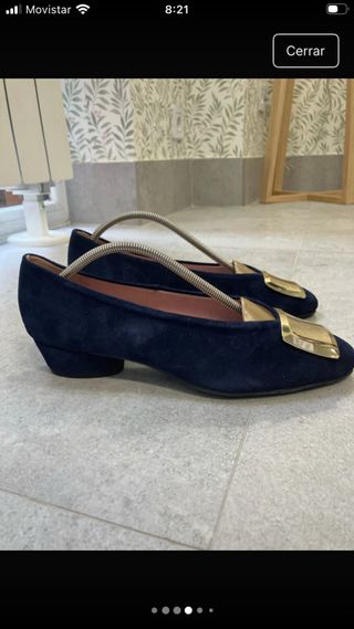 Zapatos ante azul con hebilla dorada