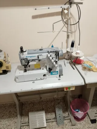 Recubridora: máquina de coser profesional Kingtex