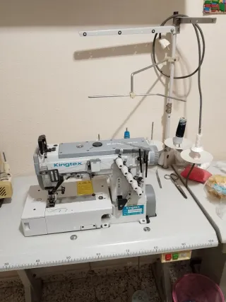 Recubridora: máquina de coser profesional Kingtex