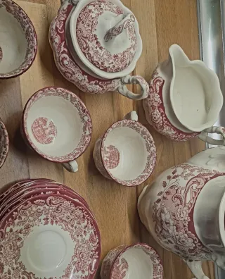 Juego café Cartuja Sevilla. Urge venta. Traslado