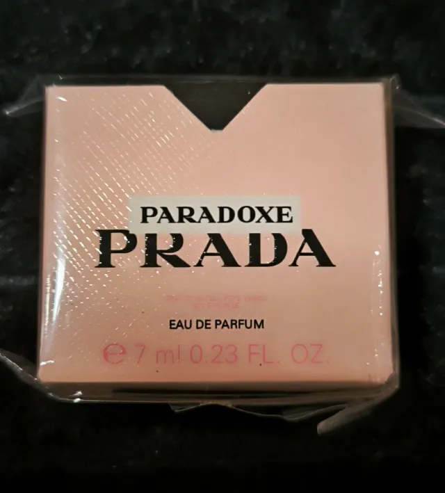 Neceser y perfume Prada Paradoxe. No negociable.