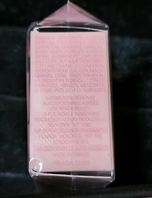 Neceser y perfume Prada Paradoxe. No negociable.