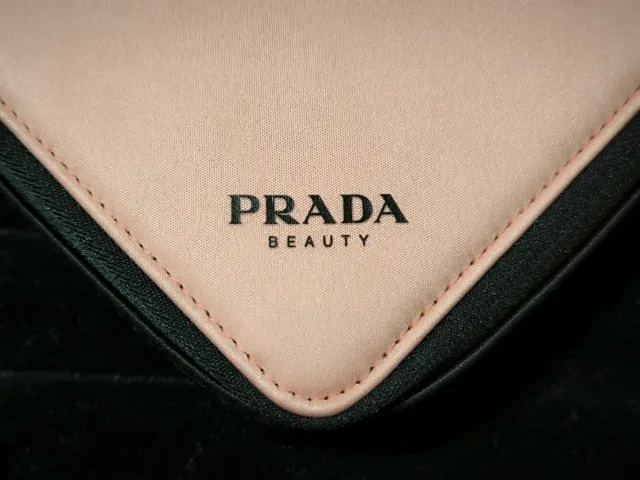 Neceser y perfume Prada Paradoxe. No negociable.