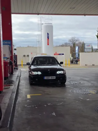 Vendo lindo bmw 320IC con pegatina C