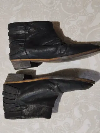 Botines piel negros con varias hebillas decorativa