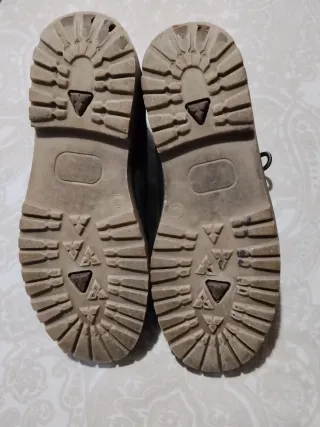 Botines piel negros con varias hebillas decorativa