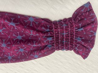 Camisa rosa/morada con volantes y nido de abeja