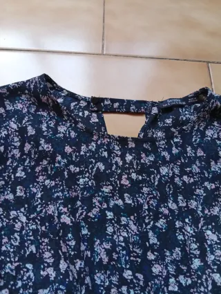 Blusa estampada flores manga larga talla S Bershka