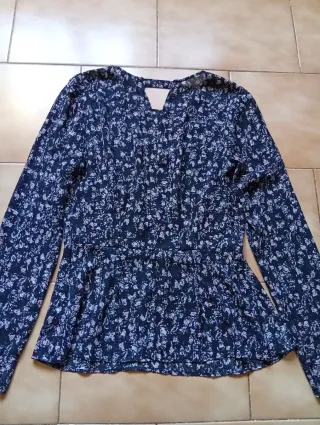 Blusa estampada flores manga larga talla S Bershka