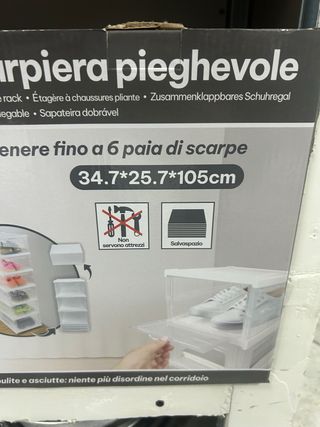 Scarpiera pieghevole bianca e trasparente