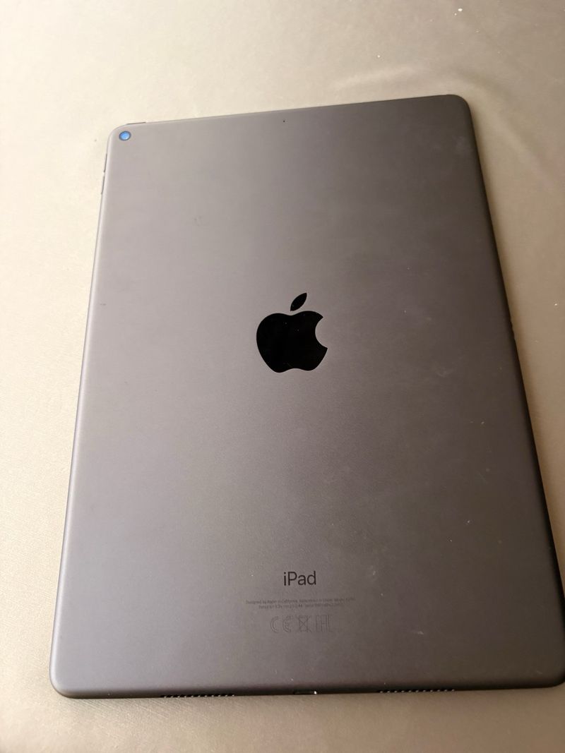 iPad Air 3ª Gen + Teclado Original afbeelding 2