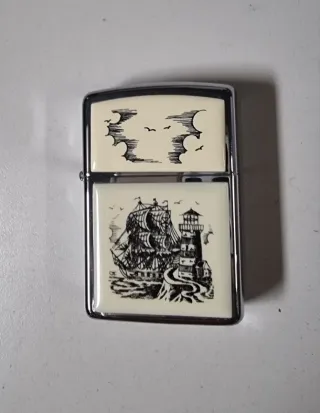 MECCHERO ENCENDIDO ZIPPO USA DESIGN GALEONE FARO
