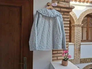 Chaqueta acolchada flores cuello volante