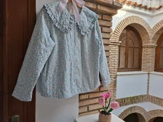 Chaqueta acolchada flores cuello volante