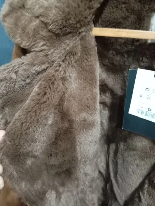 Chaquetón Pull and Bear pelo marrón