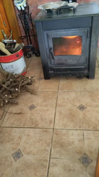 Estufa de hierro negra