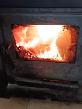 Estufa de hierro negra