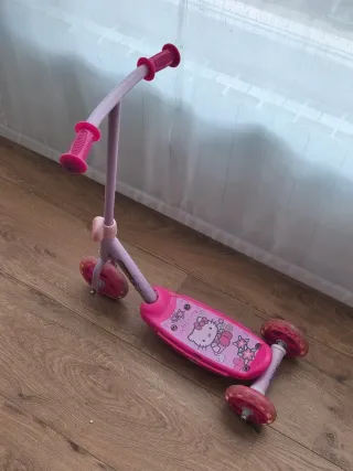 Patinete 3 ruedas Hello Kitty niña