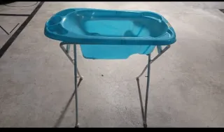Bañera infantil azul con patas