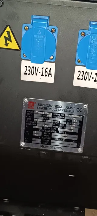 Generador alternador dinamo con voltímetro