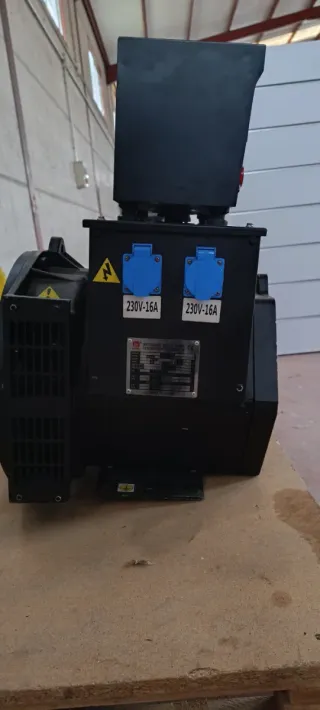 Generador alternador dinamo con voltímetro