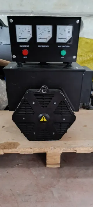 Generador alternador dinamo con voltímetro