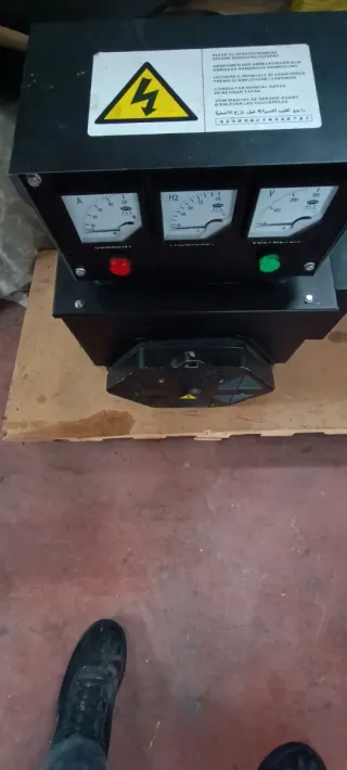 Generador alternador dinamo con voltímetro